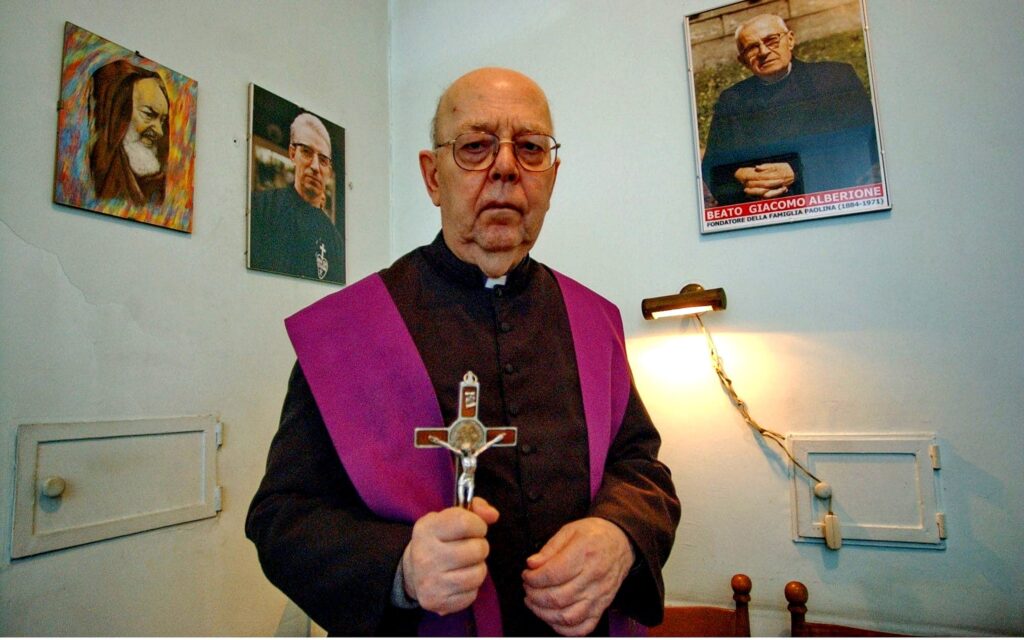 Vo veku 91 rokov zomrel svetoznámy taliansky exorcista Gabriele Amorth